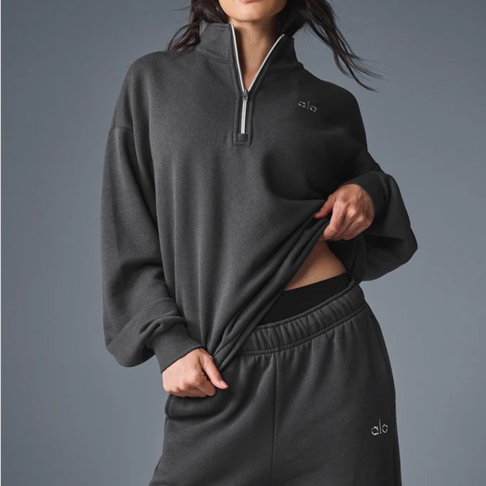 ALO- Accolade 1/4 Zip Pullover in Anthracite
